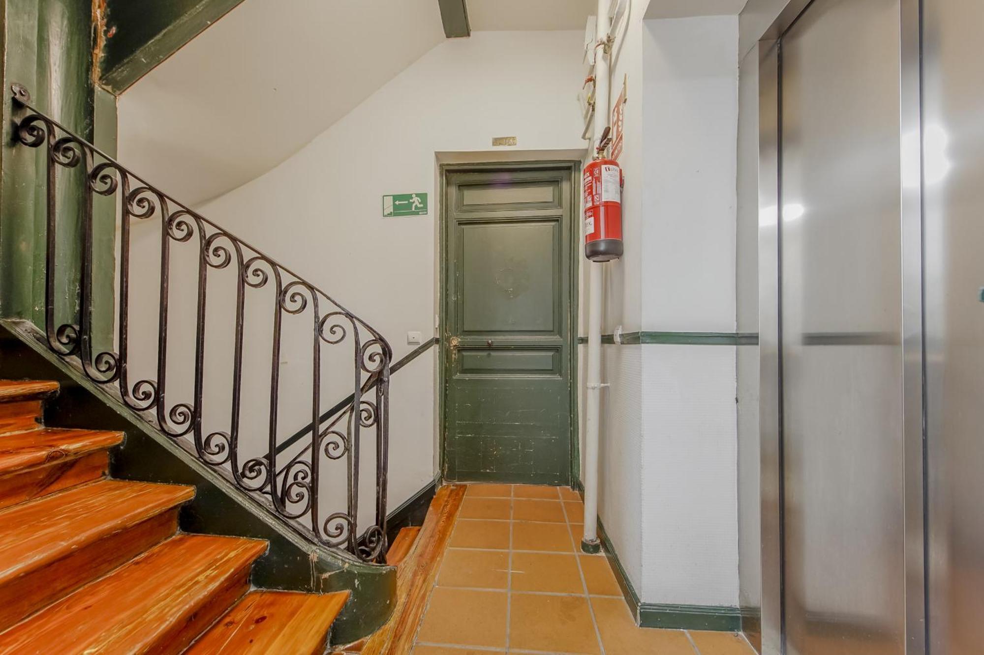 Toque Tradicional Para 6, En Tirso De Molina E1 Apartamento Madrid