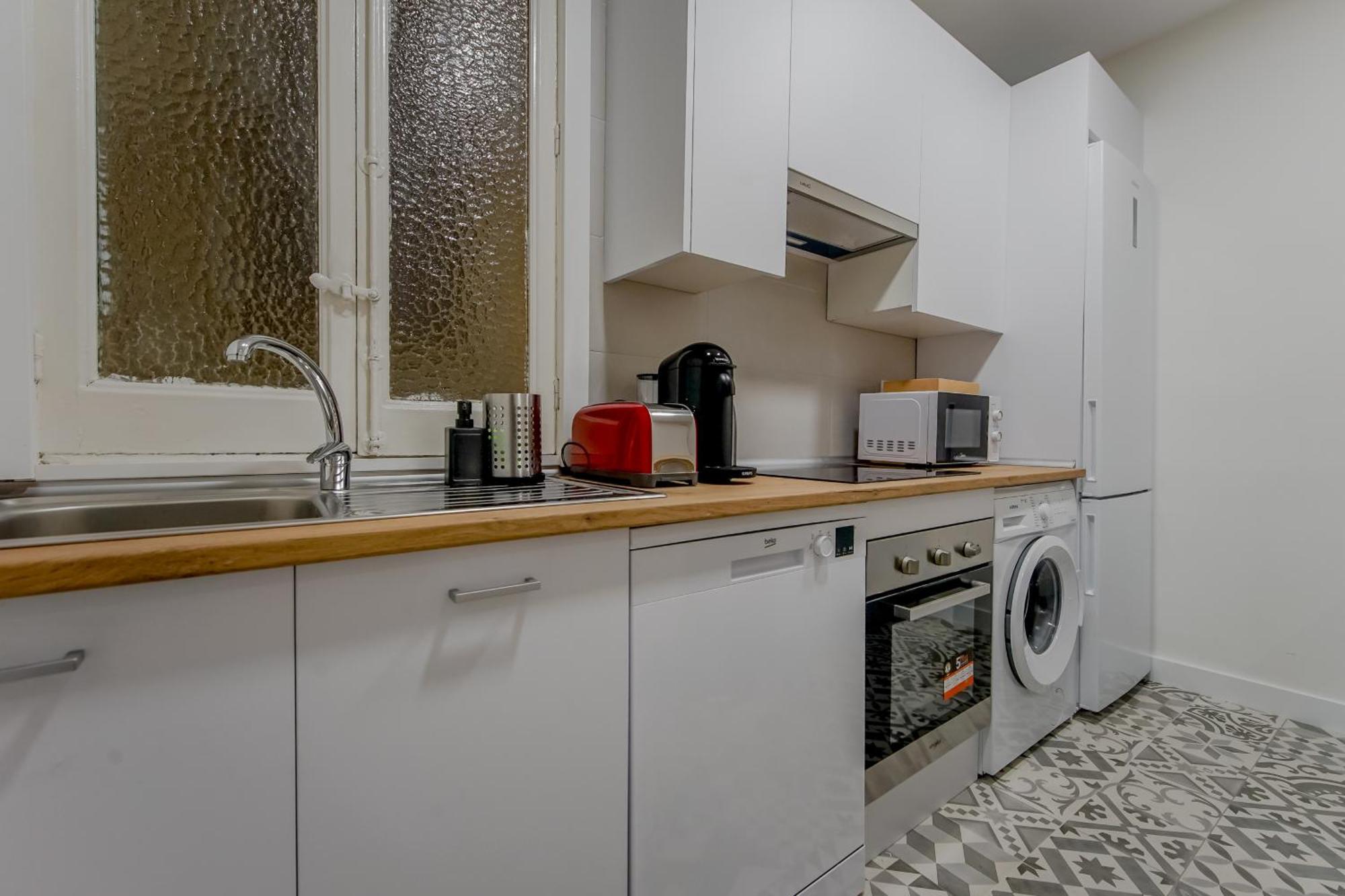 Apartamento Toque Tradicional Para 6, En Tirso De Molina E1 Madrid