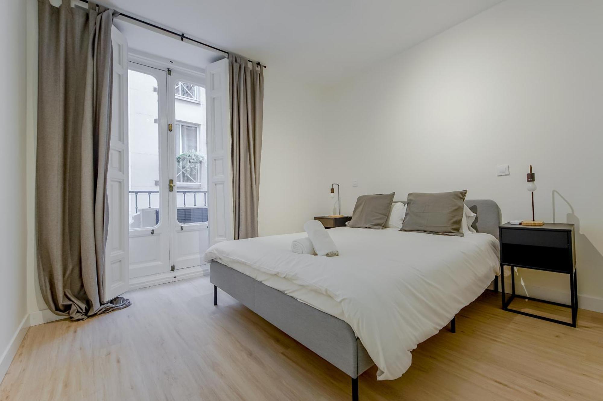 Apartamento Toque Tradicional Para 6, En Tirso De Molina E1 *