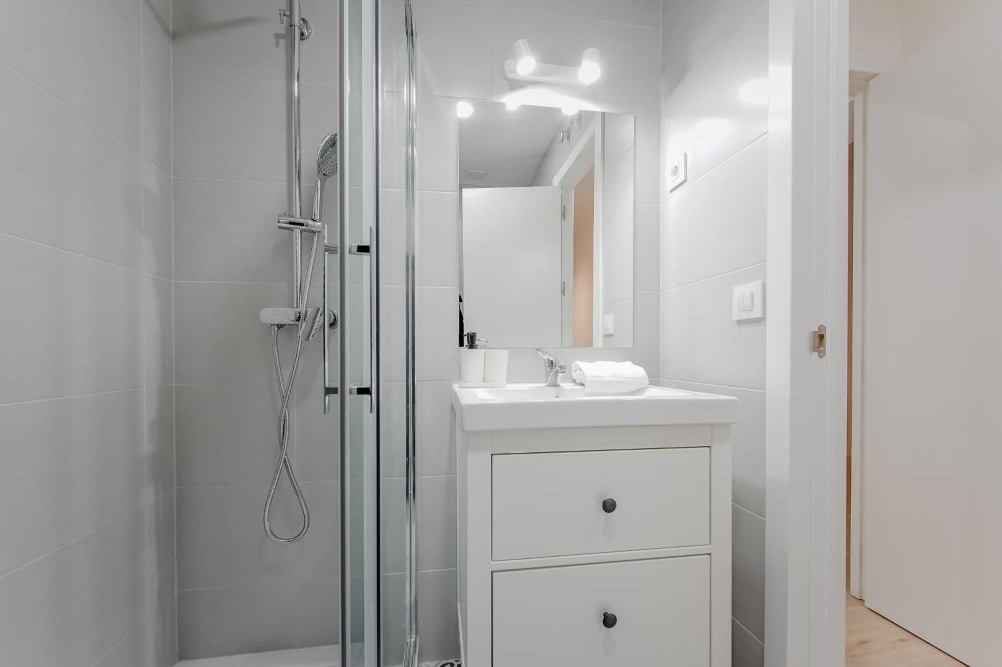 Toque Tradicional Para 6, En Tirso De Molina E1 Apartamento Madrid