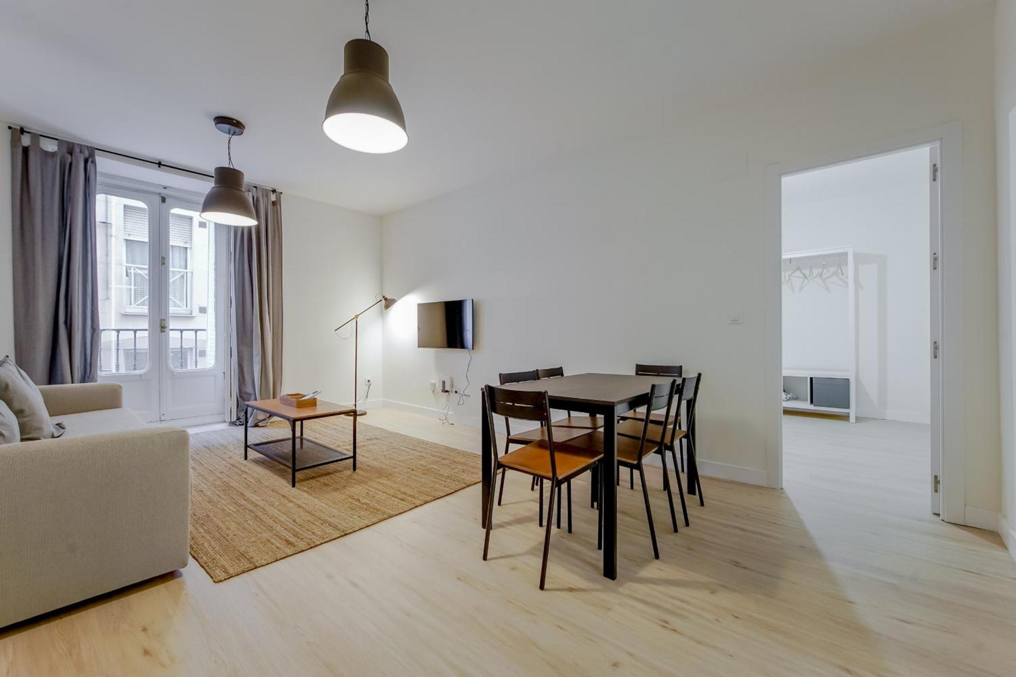 Apartamento Toque Tradicional Para 6, En Tirso De Molina E1 Madrid