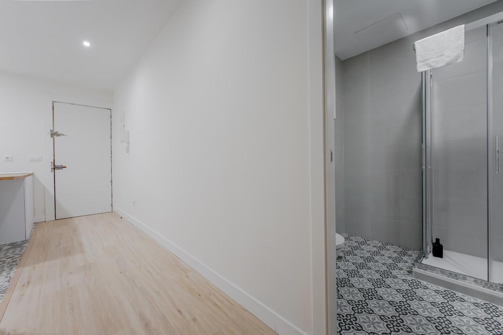 Toque Tradicional Para 6, En Tirso De Molina E1 Apartamento Madrid